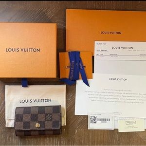 🚨FLASH SALE🚨 Authentic Louis Vuitton 6 Key Holder 😍